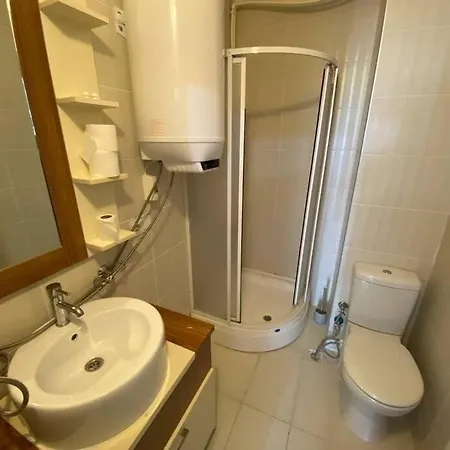 Apartment Lovely 3 Bedrooms Luxury Apt With Pool And Gym