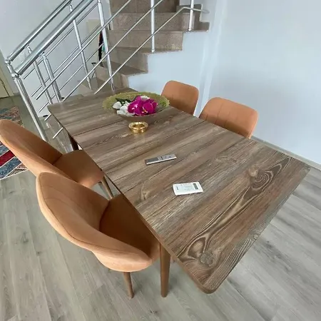 Apartment Lovely 3 Bedrooms Luxury Apt With Pool And Gym