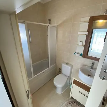Apartment Lovely 3 Bedrooms Luxury Apt With Pool And Gym
