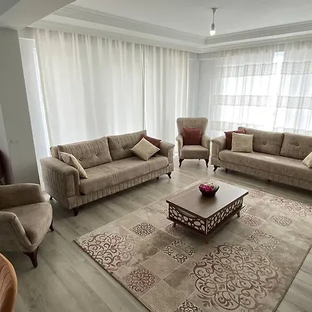 Apartment Lovely 3 Bedrooms Luxury Apt With Pool And Gym *