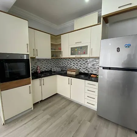 Apartment Lovely 3 Bedrooms Luxury Apt With Pool And Gym *