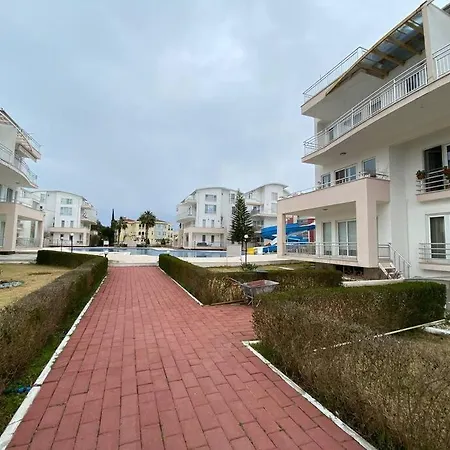 Apartment Lovely 3 Bedrooms Luxury Apt With Pool And Gym *